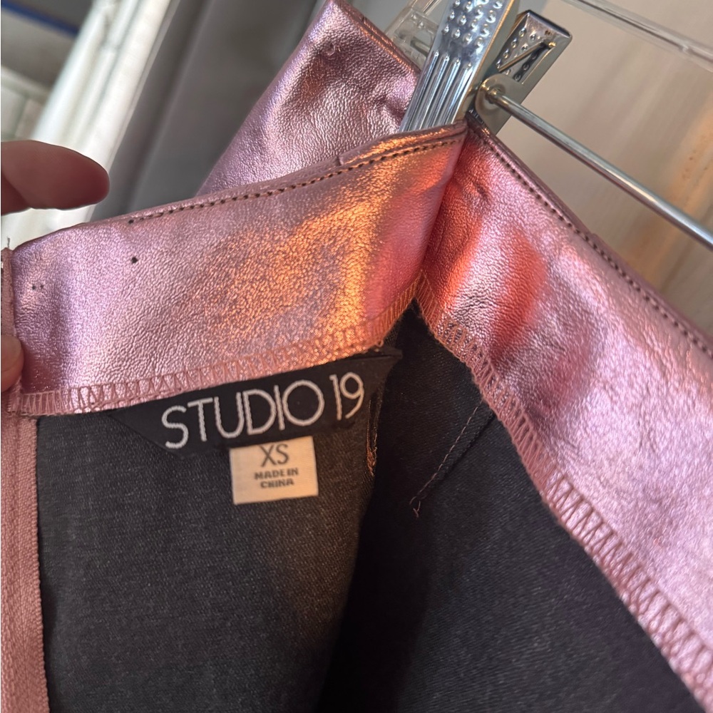 Pink Metallic mini skirt - Picture 3 of 3